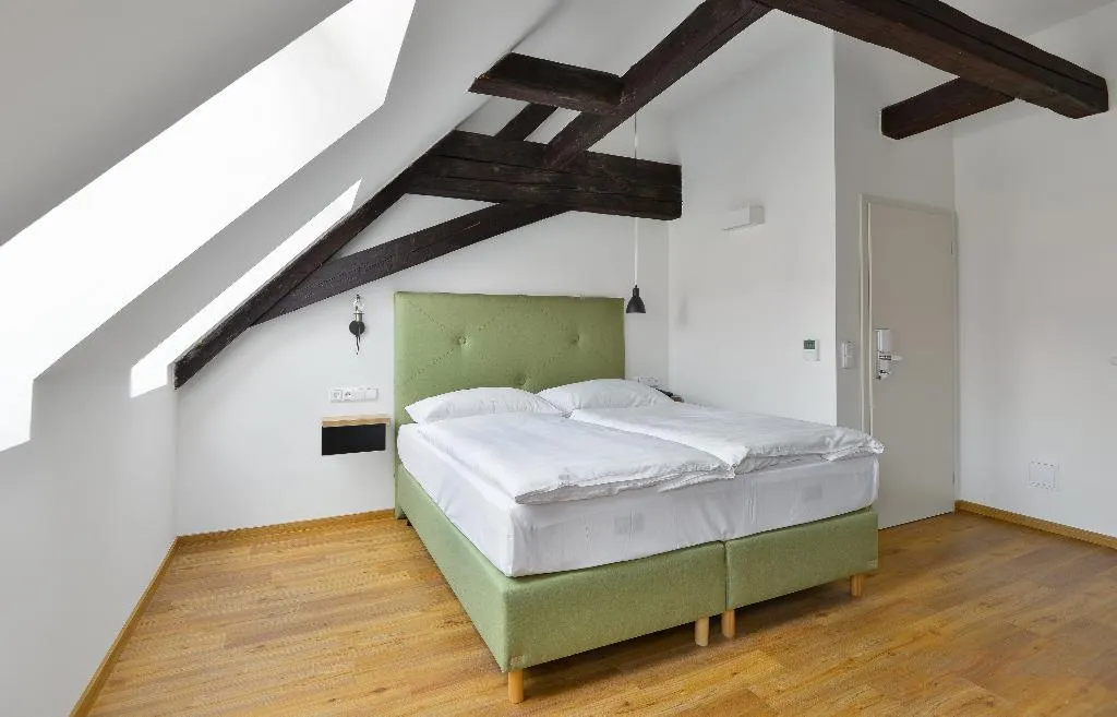 DOUBLE CLASSIC Room, Hotel Garden Court Prague, Prague