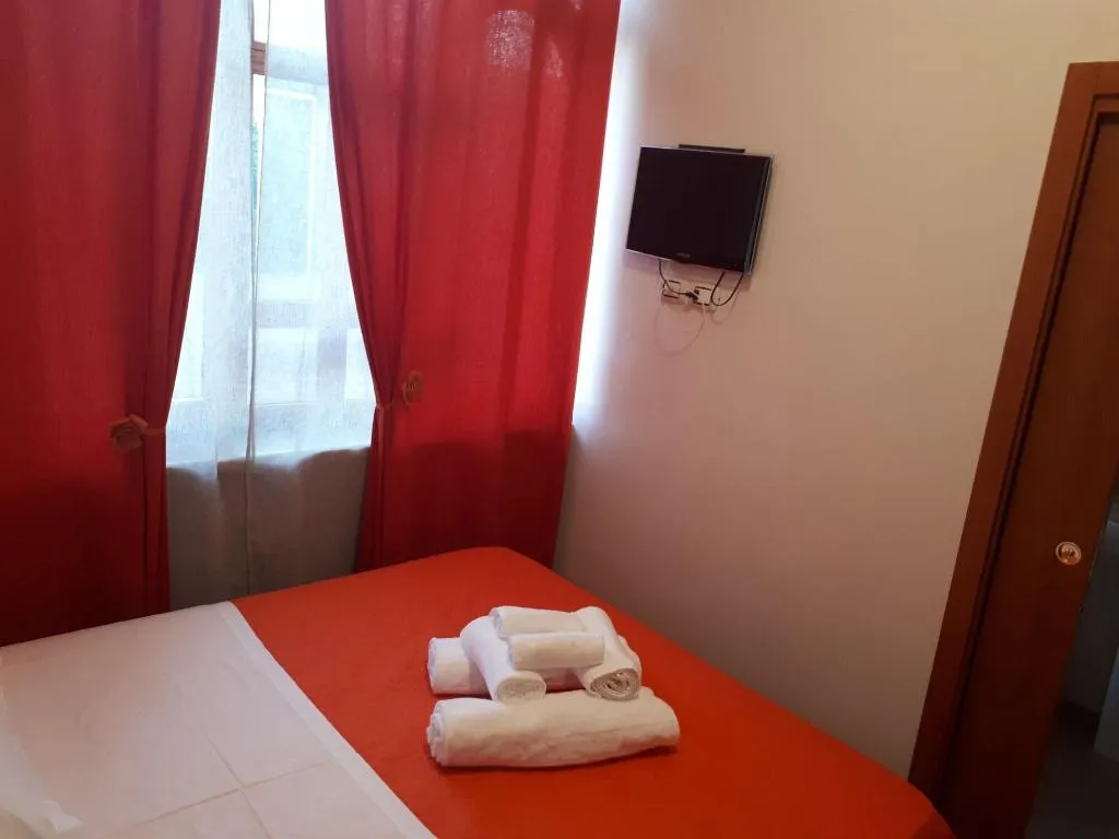 Room, Home To Fly, Naples