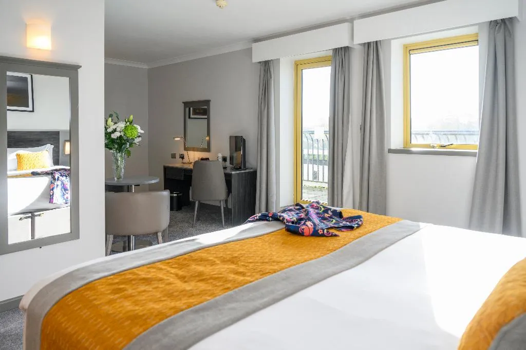 DOUBLE STANDARD Room, Newtown Park Hotel, Dublin