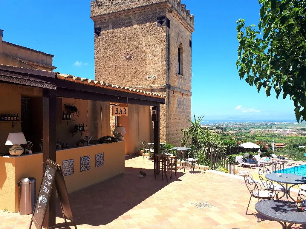 Bar, Baglio Oneto dei Principi di San Lorenzo, Palermo
