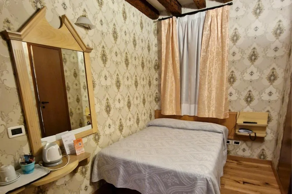 SINGLE ANNEX Room, Tintoretto Hotel, Venice