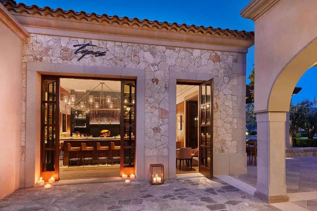 Bar, Cap Vermell Grand Hotel, Majorca