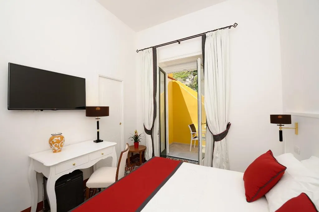 Room, Amalfi Luxury House, Naples