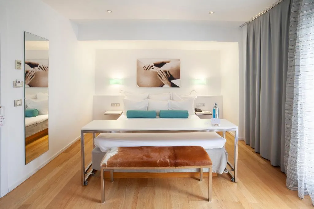 Double or Twin DELUXE Room, Petit Palace Hotel Tres, Majorca