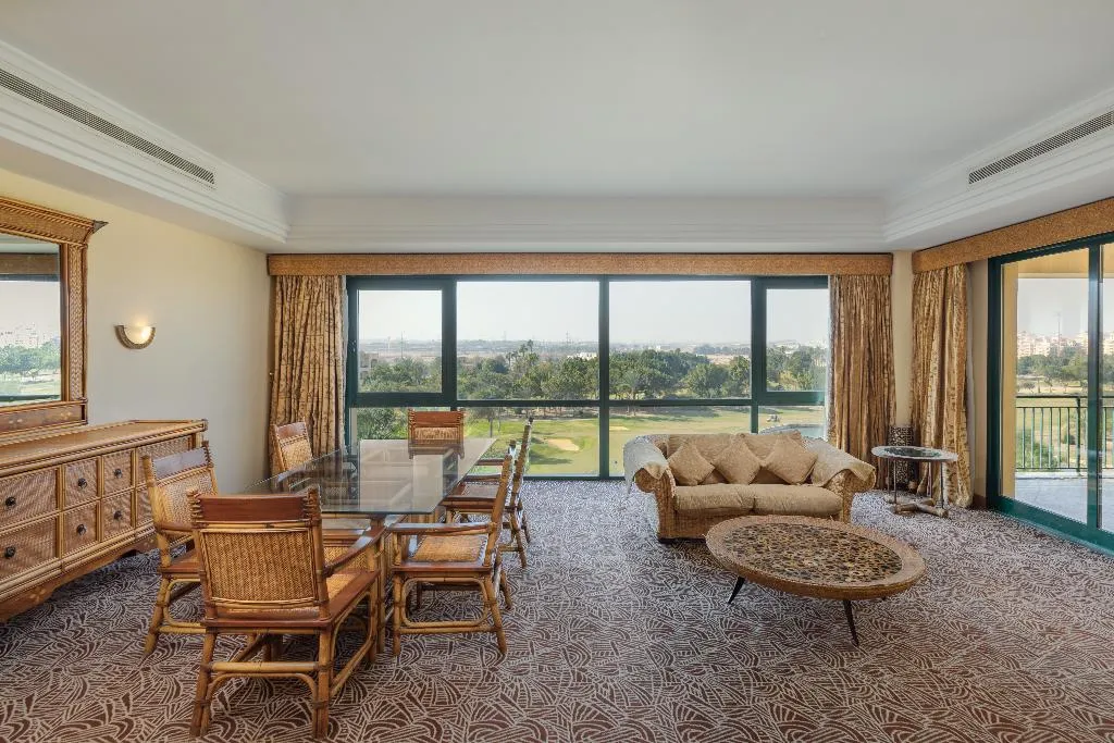 SUITE KING SIZE BED Room, Hilton Pyramids Golf, Cairo