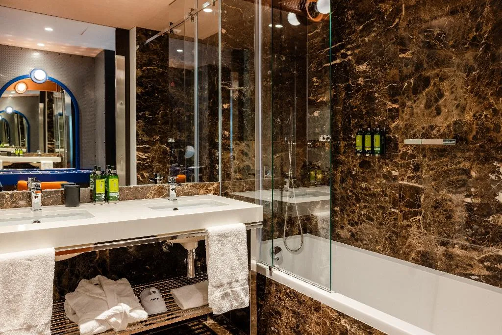 TWIN DELUXE Room, Cenica Porto Hotel, Curio Collection By Hilton, Porto