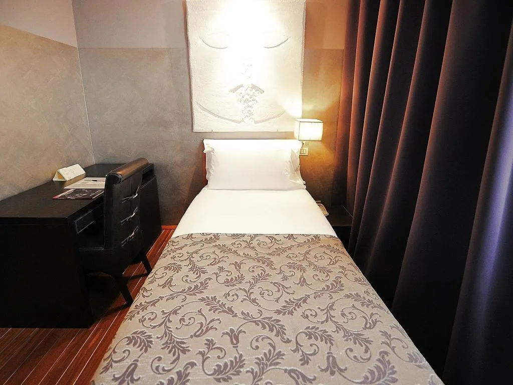 SINGLE CLASSIC Room, Borghese Palace Art Hotel, Florence