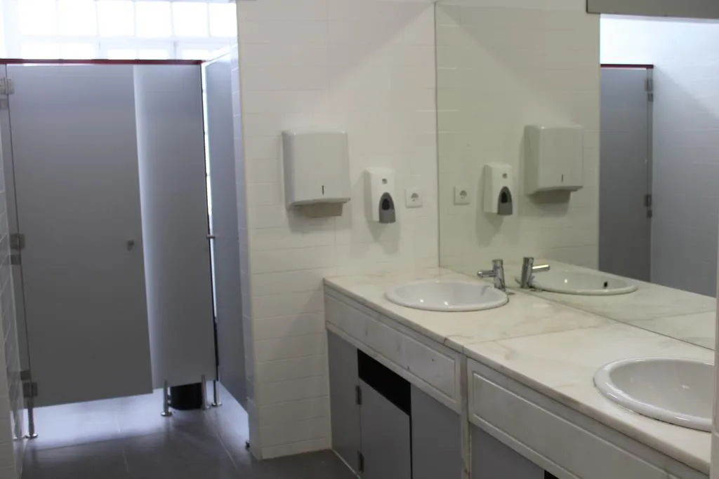 TRIPLE ECONOMY WITH SHARED BATHROOM Room, Tagus Royal Residence, Lisbon