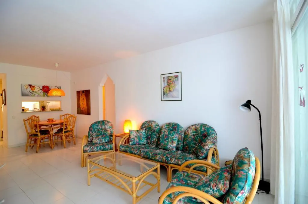APARTMENT CAPACITY 4 TWO BEDROOMS Room, Green Club, Costa Brava