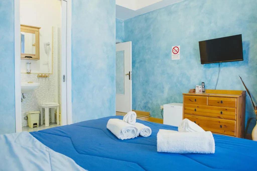 Room, Matlis, Alghero