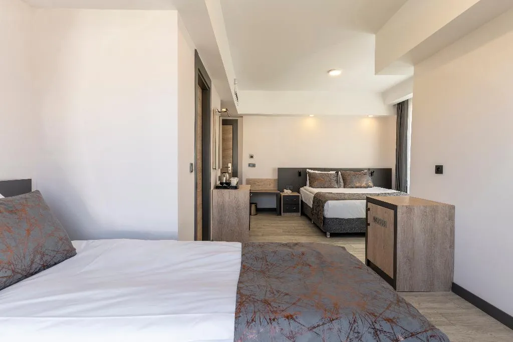 TRIPLE THREE BEDROOMS ONE BATHROOM Room, Irenic Hotel, Antalya