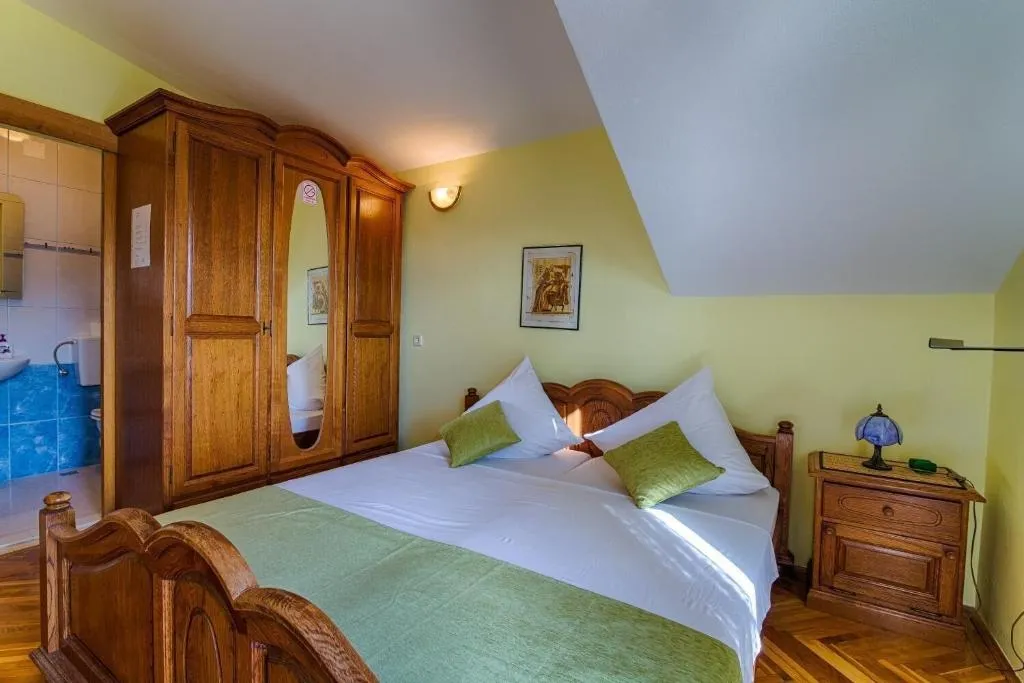 Room, Bed & Breakfast Senator, Split