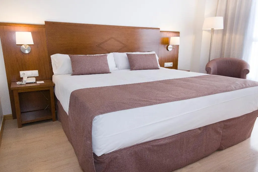 TRIPLE STANDARD Room, Hotel Albufera, Valencia