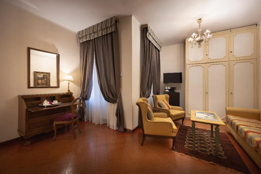 FAMILY ROOM STANDARD Room, Forum, Rome