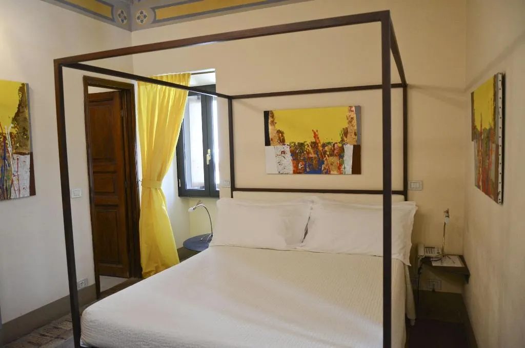 Room, Residenza Torre Colonna, Rome