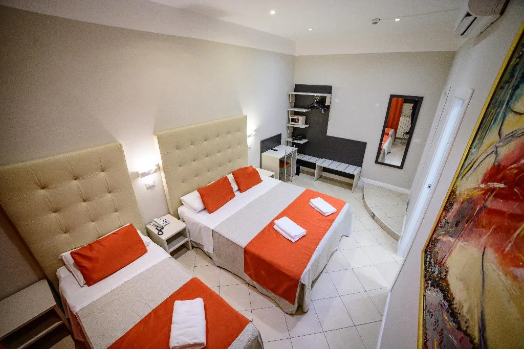 TRIPLE BASIC Room, Hotel Demó, Milan
