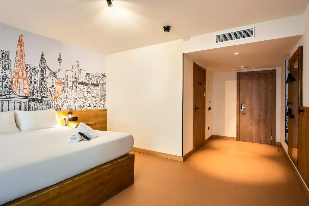 DOUBLE Accessible Room, easyHotel Valencia Ciutat Vella, Valencia