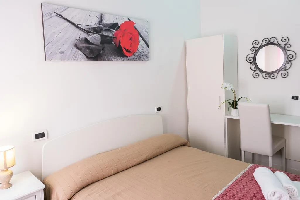 Double or Twin ECONOMY WITH SHARED BATHROOM Room, Backpackers house venice, Venice