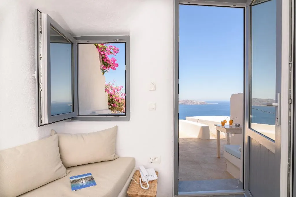 JUNIOR SUITE WITH VIEWS Room, On The Cliff, Santorini