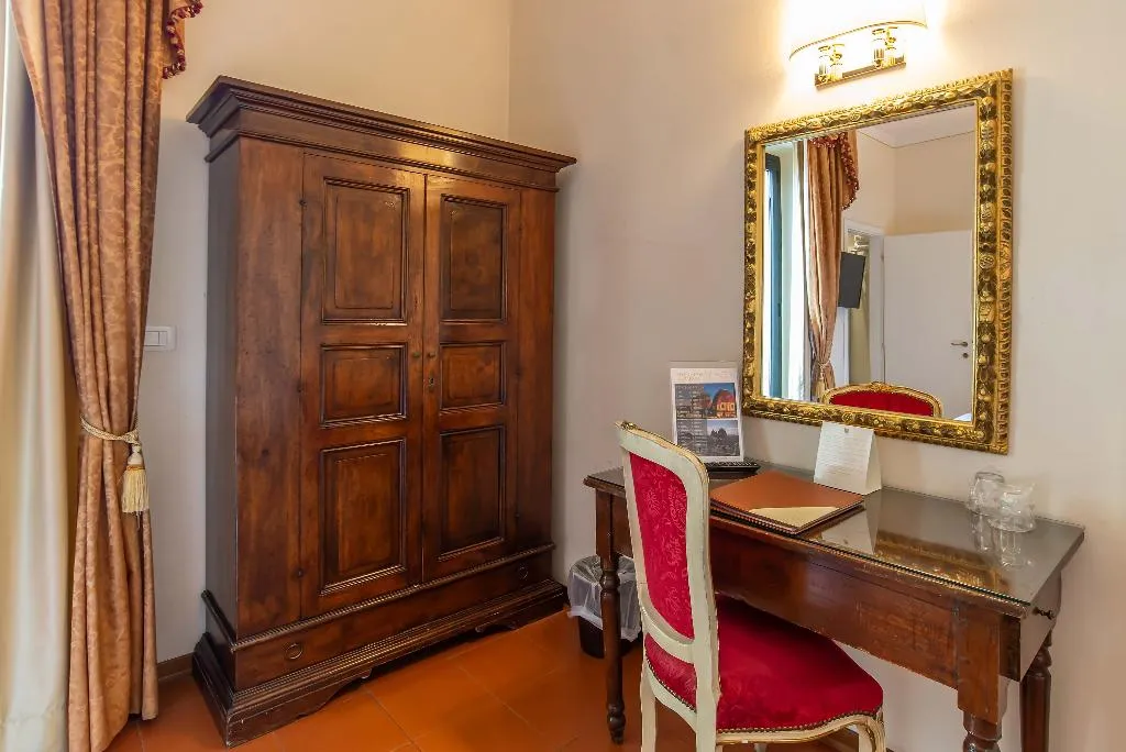 DOUBLE WITH VIEWS Room, Machiavelli Palace, Florence