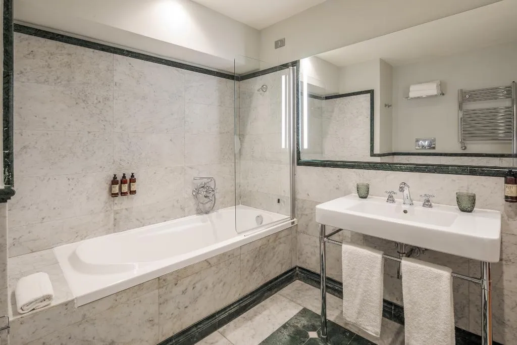 TRIPLE EXECUTIVE Room, Donna Camilla Savelli - VRetreats, Rome