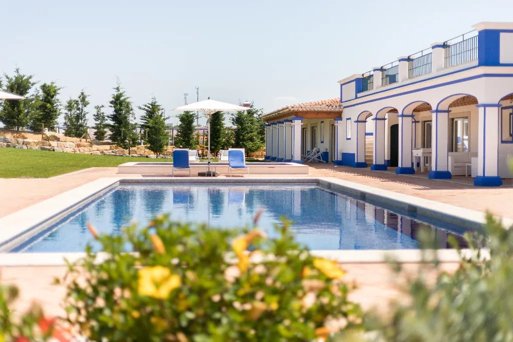 VILLA FOUR BEDROOMS Room, Shantivillas, Algarve