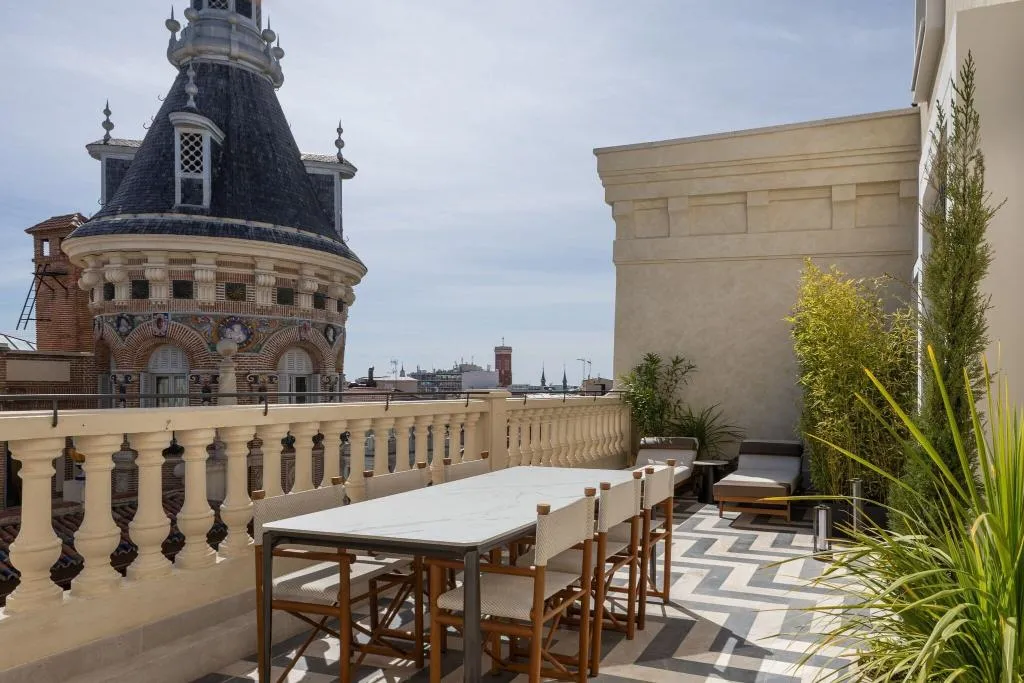SUITE WITH TERRACE WITH VIEWS Room, Jw Marriott Hotel Madrid, Madrid
