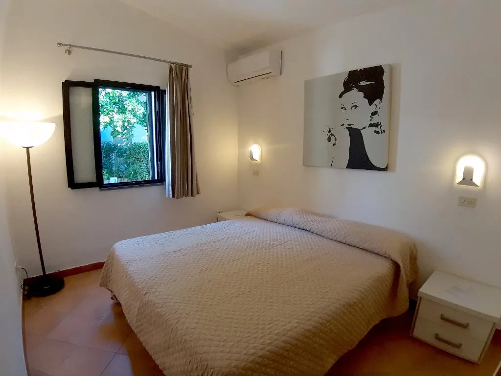 FAMILY ROOM CAPACITY 3 Room, Esperidi Resort, Naples