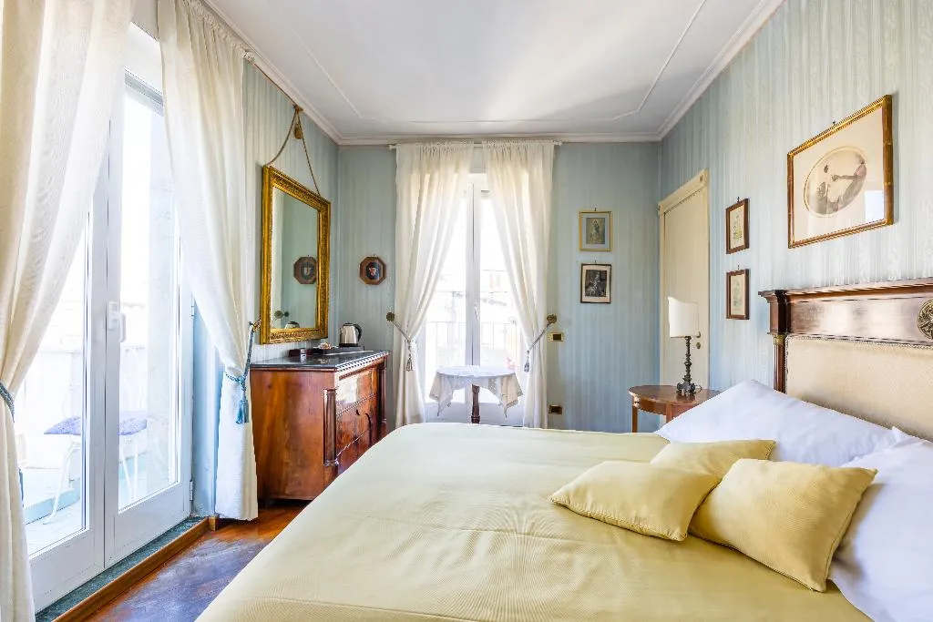 DOUBLE SUPERIOR WITH AIR CONDITIONING Room, La Casa Di Bruno, Naples