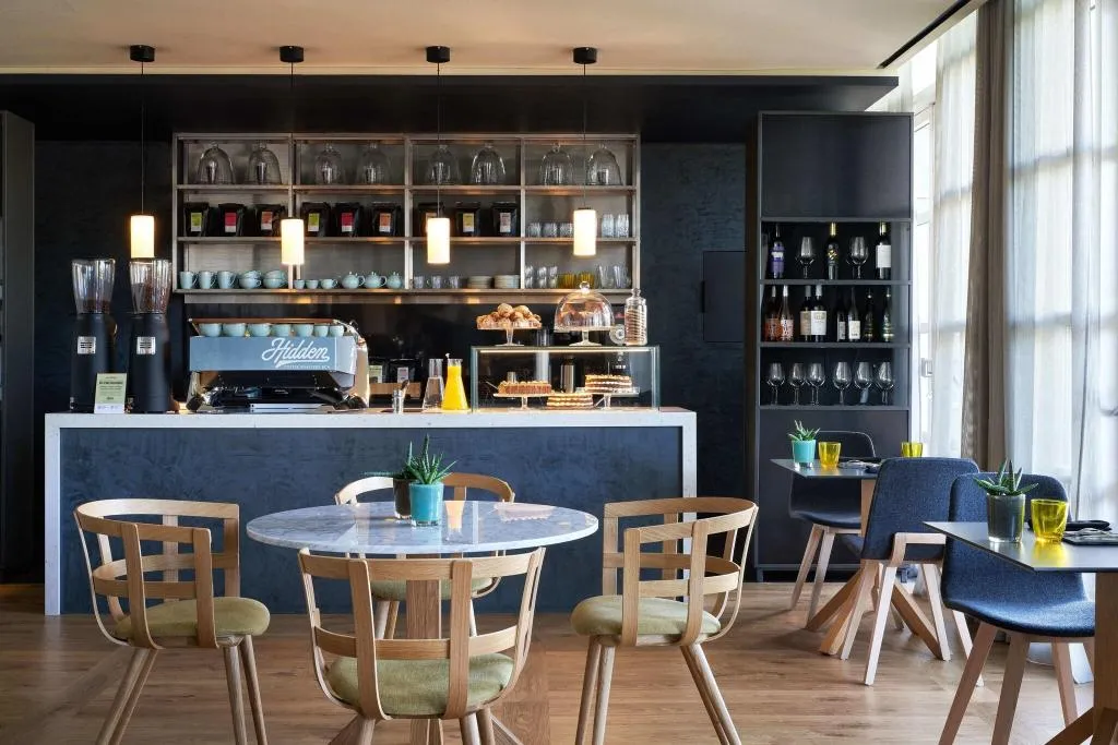 Bar, Hotel Arts, Barcelona