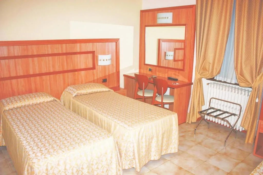 Room, Piccolo Hotel, Milan