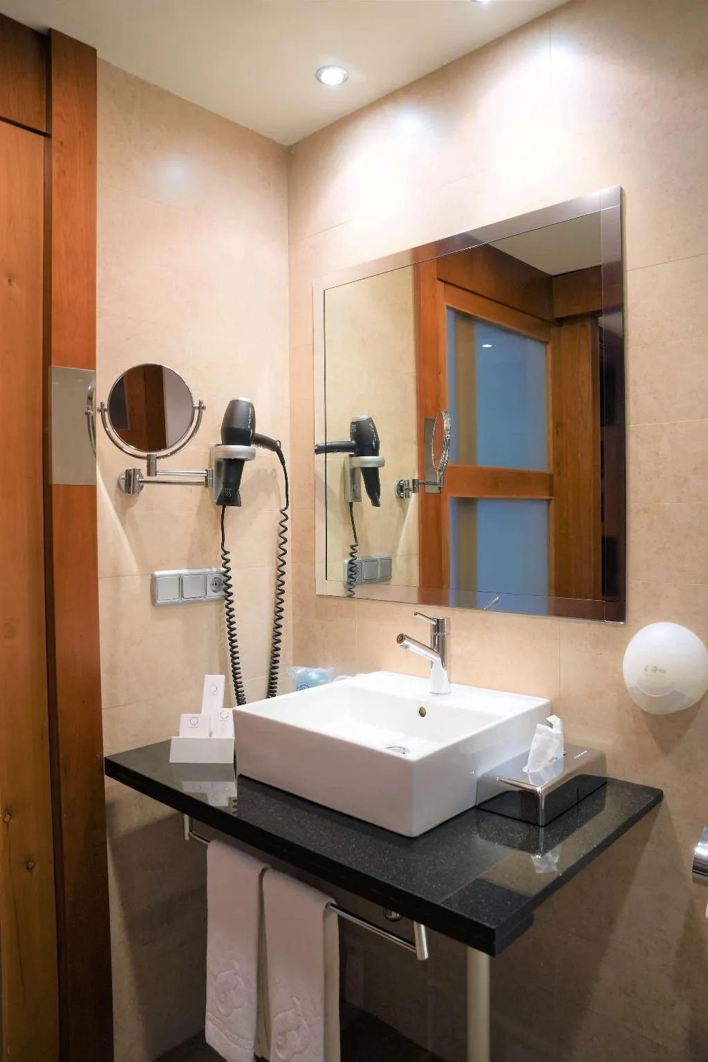Room, Port Valencia Azafata, Valencia