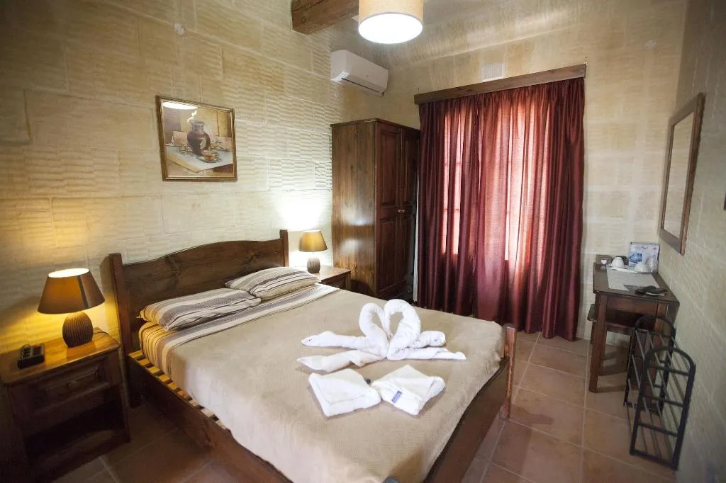 Room, Grotto's Paradise B&B, Gozo