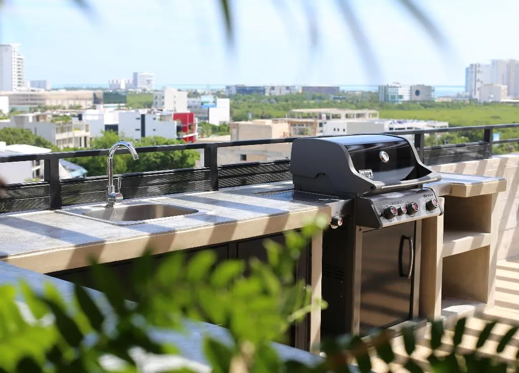 Sports and Entertainment, Everglades Suites, Cancun Area