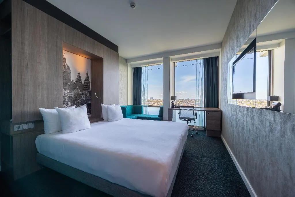 DOUBLE DELUXE KING BED Room, Leonardo Hotel Amsterdam Rembrandtpark, Amsterdam