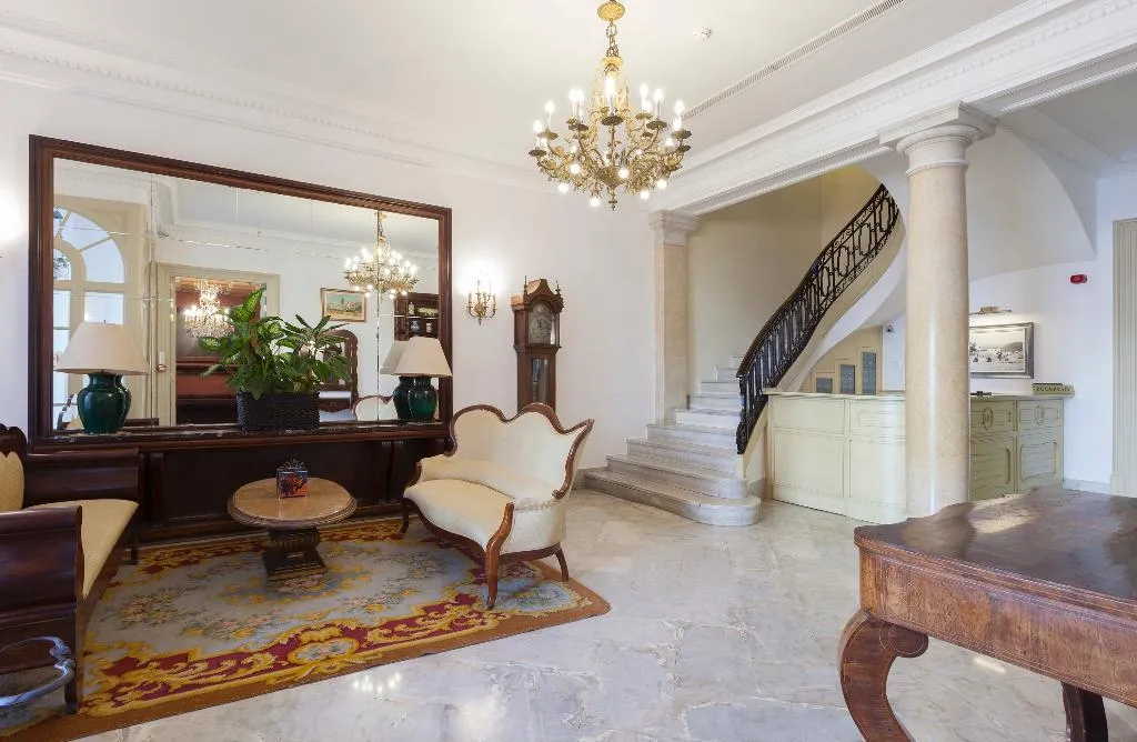 Lobby, Diana, Costa Brava