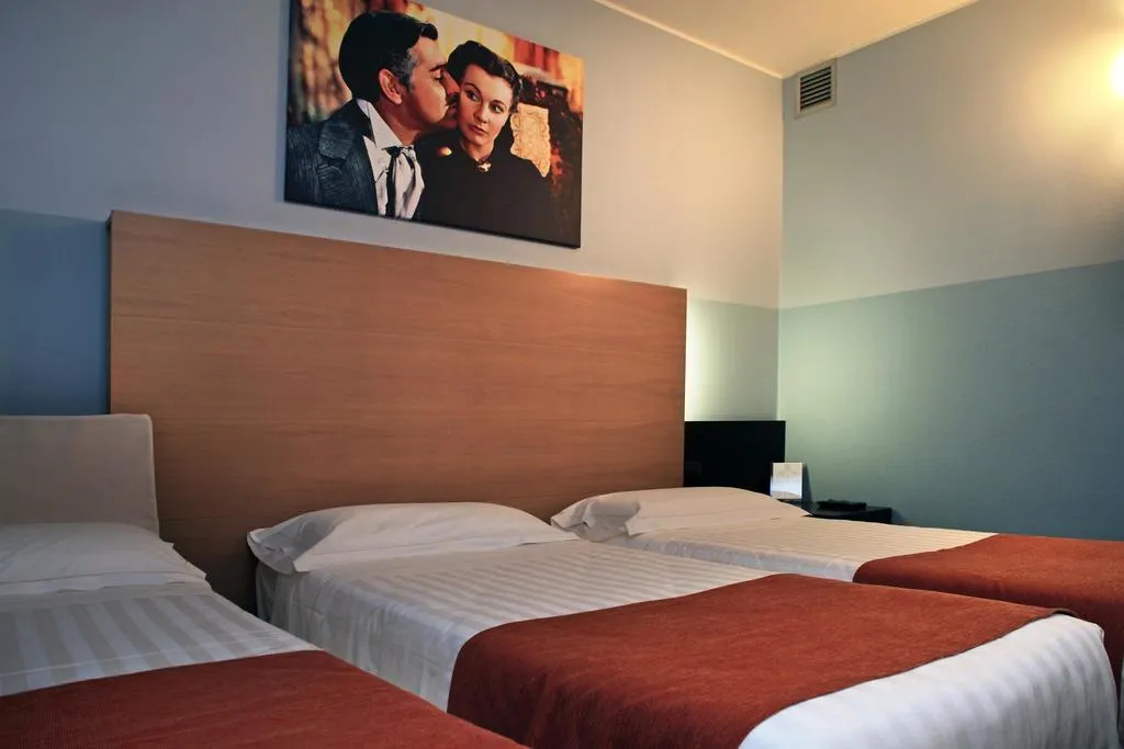 TRIPLE STANDARD Room, Studios Hotel, Milan