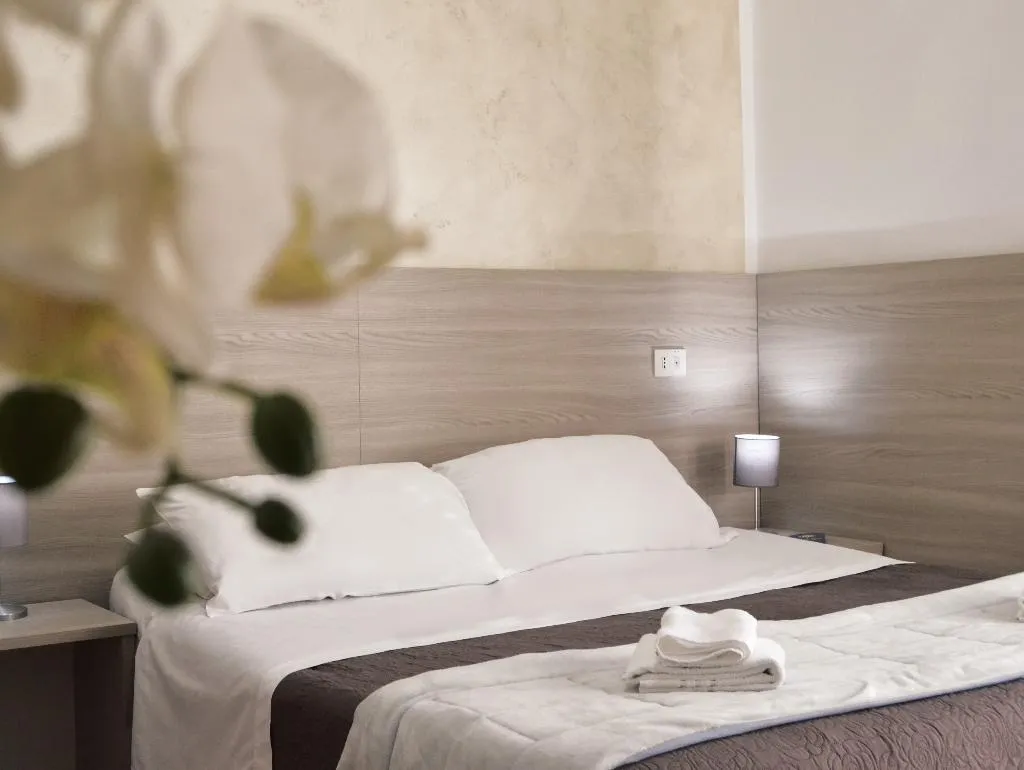 Room, Colombo, Naples