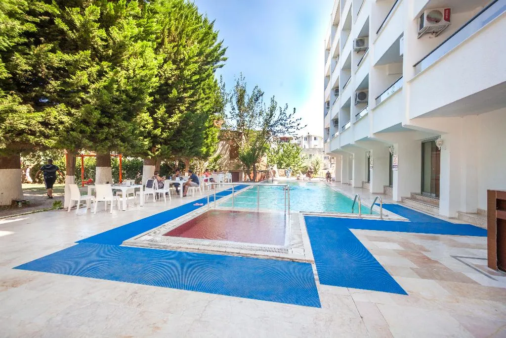 Pool, Marla, Bodrum