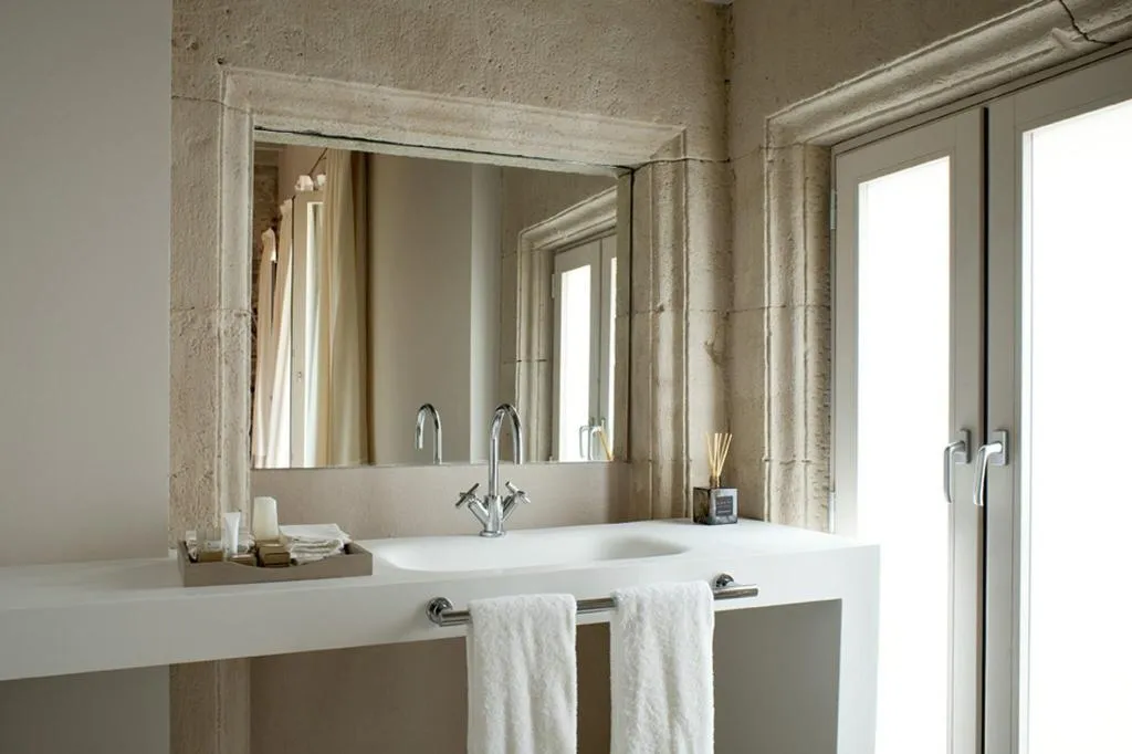 JUNIOR SUITE KING SIZE BED Room, Mercer Hotel Barcelona, Barcelona