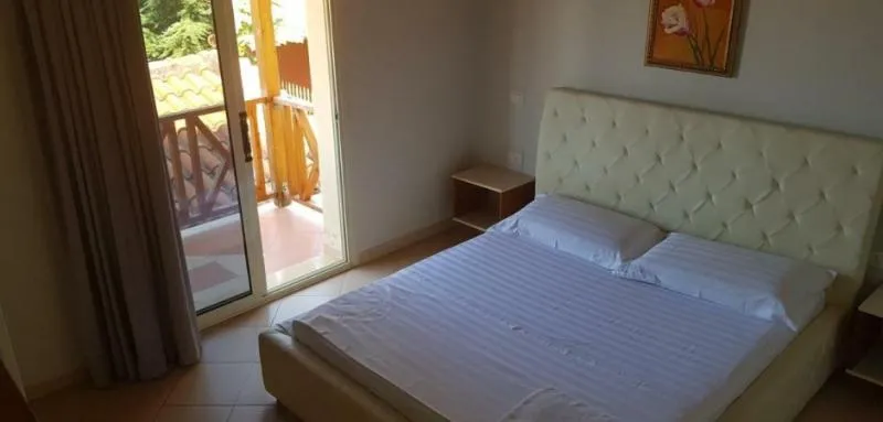Room, Olympia Village, Kavaje