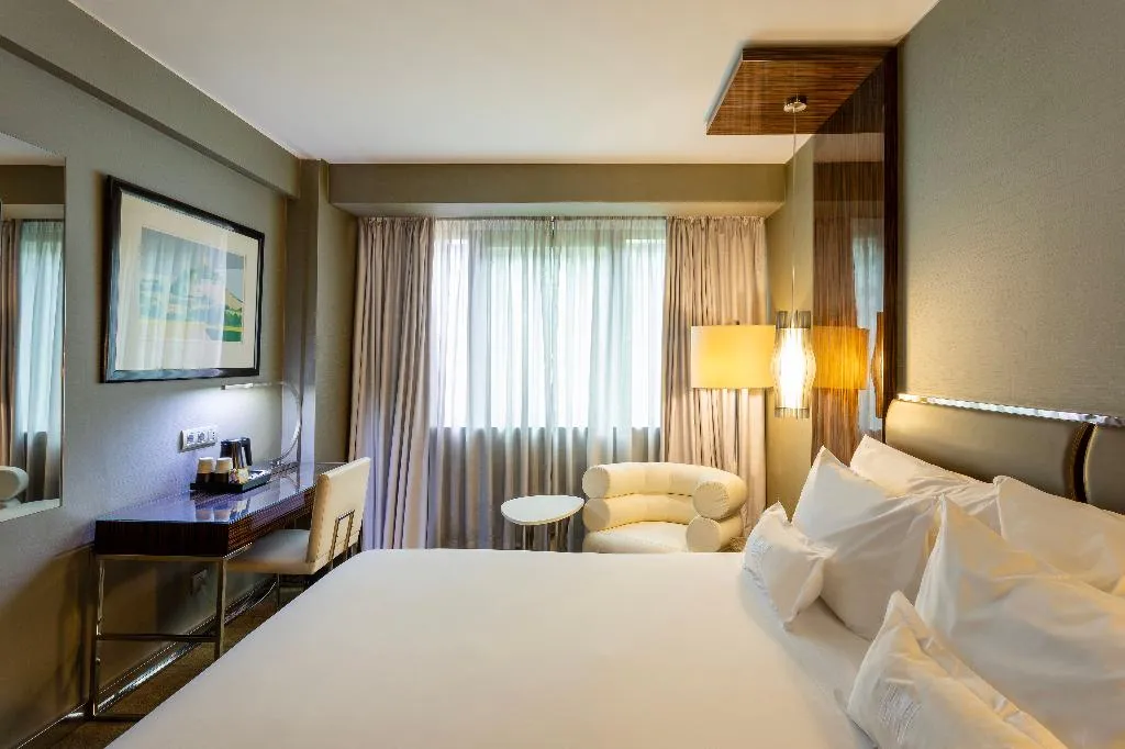 DOUBLE DELUXE KING BED Room, Altis Grand Hotel, Lisbon