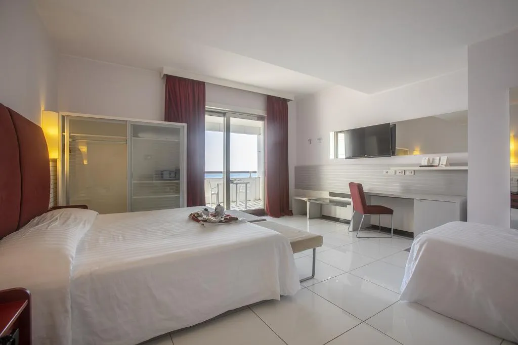 TRIPLE SUPERIOR Room, Grand Hotel Salerno, Naples