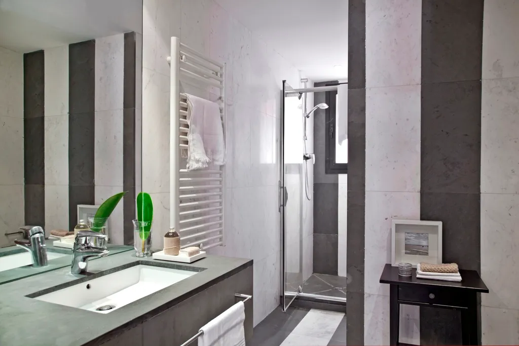 APARTMENT CAPACITY 6 TWO BEDROOMS Room, AinB Sagrada Familia Apartments, Barcelona