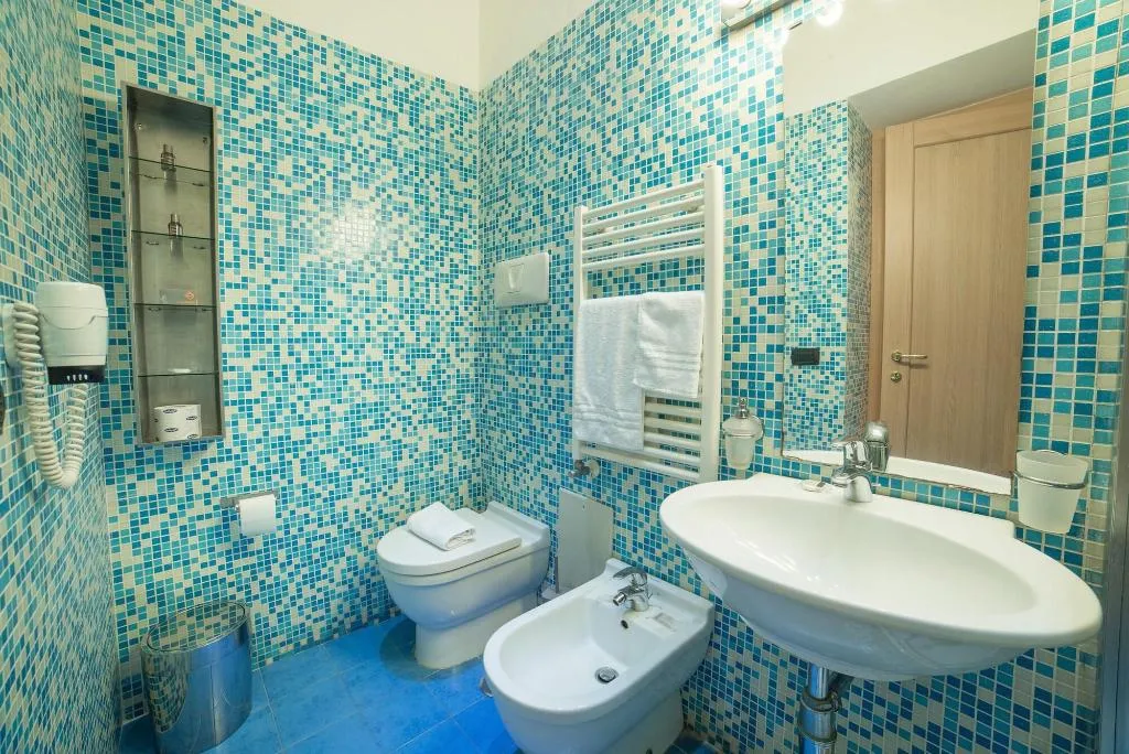 Room, Bed & Breakfast Chiaia 32, Naples