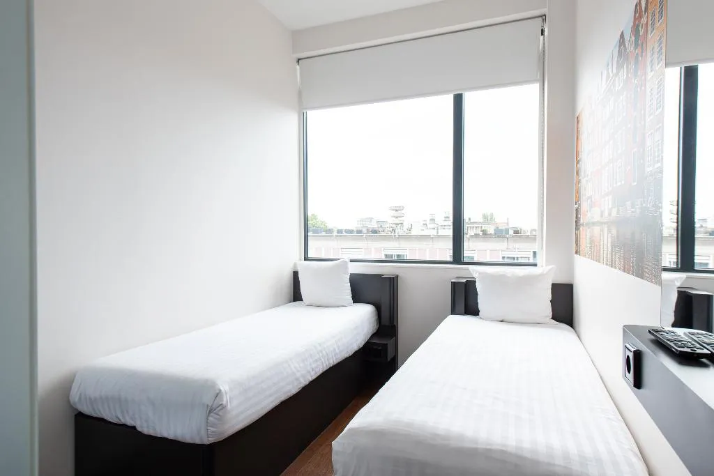 TWIN STANDARD Room, easyHotel Amsterdam City Centre South, Amsterdam