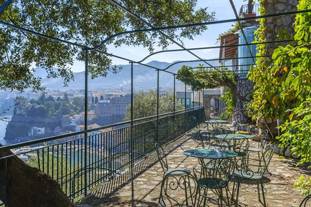 Terrace, Belair, Naples