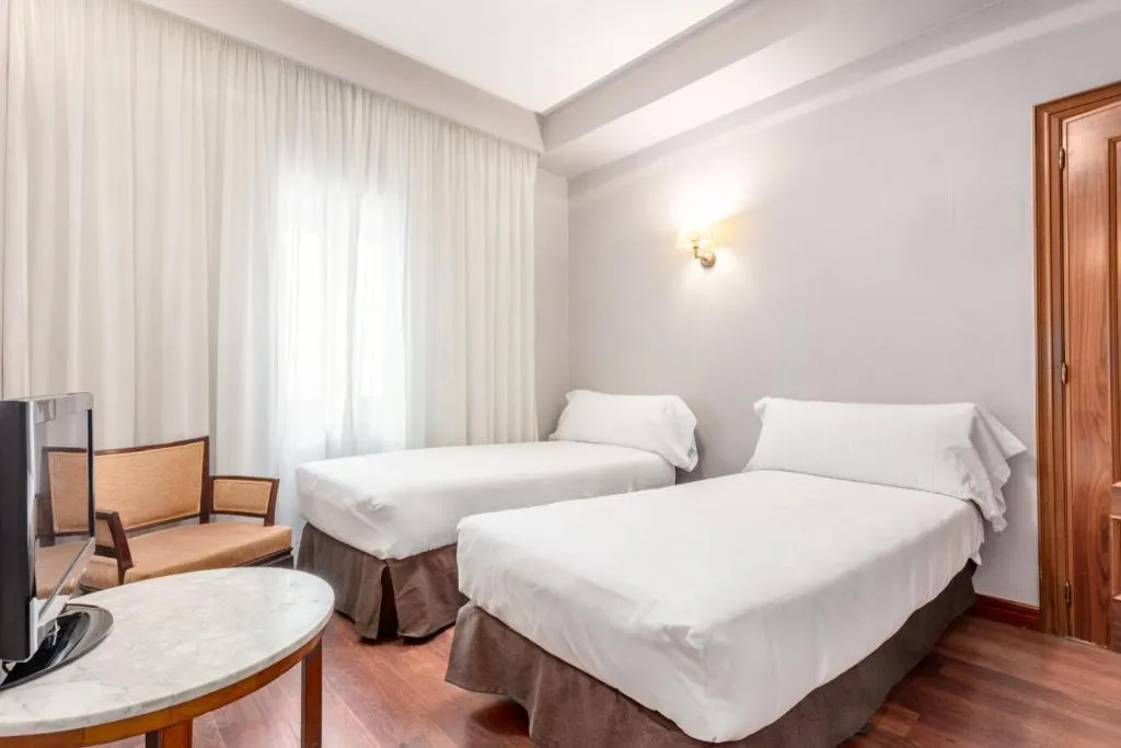 FAMILY ROOM STANDARD Room, Crisol Regio, Madrid