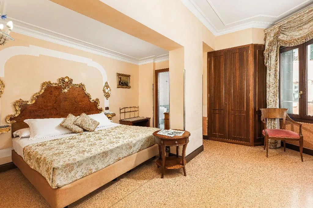 DOUBLE DELUXE Room, San Moise, Venice
