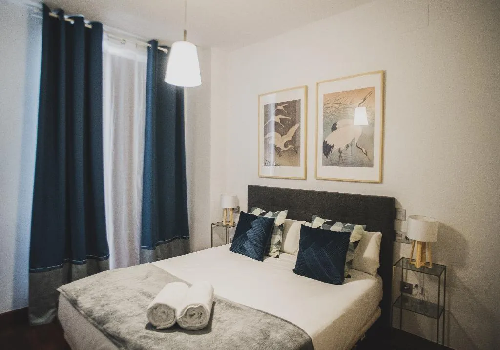 APARTMENT TWO BEDROOMS Room, azz Apartamentos Torre de la Plata, Seville